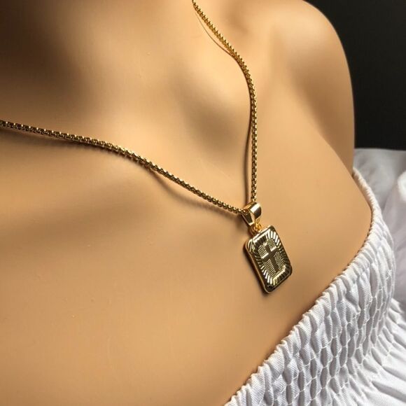 22” Womans Gold Initial Letter Necklace - Picture 5 of 14